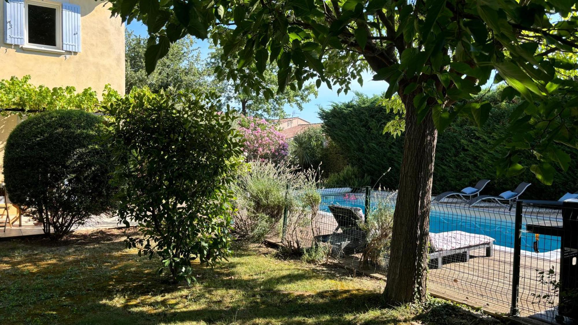 Apartment Joli En Provence Avec Piscine